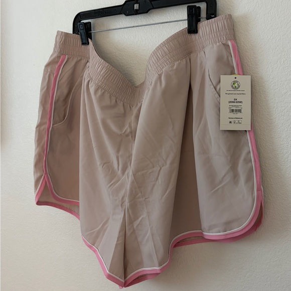 NWT Women's Tan Athletic Shorts with Pink Trim XXL (20/22W) - Picture 2 of 6